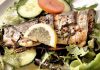 Форель, запеченная с укропом и лимоном